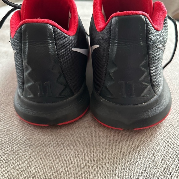 Men’s Nike Kyrie Zoom Flytrap - Picture 4 of 6